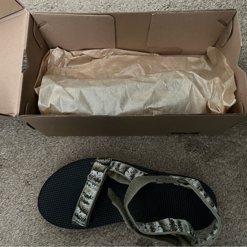 TEVA FLATFORM UNIVERSAL IREDESCENCE OLIVE PLATFORM SANDAL